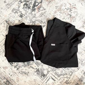 Black Figs Scrub Set in XS